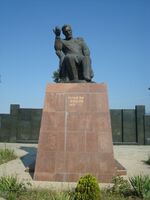 Памятник Исмаил-беку Куткашенскому в Габале (совместно с И. Зейналовым)