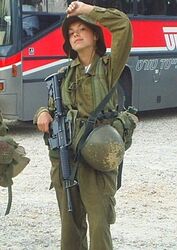 Израильская женщина-солдат