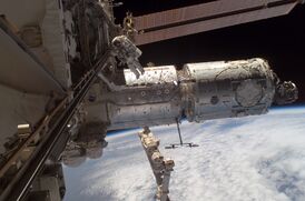 «Гармония» (справа) пристыкована к модулю «Дестини» (слева). Снимок НАСА