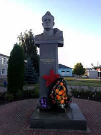 Ivan Chernyahovskiy monument in Vapnyarka 1.jpg