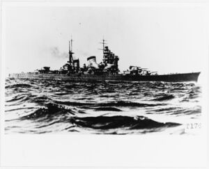 Японский крейсер «Хагуро», потопивший голландский крейсер «Де Рейтер», флагман ударного соединения.