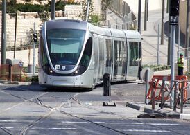 Jerusalem light rail 1st demo run.jpg