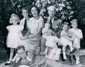 Джон Фэрроу с семьёй, 1950 год.