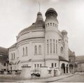 Здание синагоги в Регенсбурге (1912), разрушенной во время Хрустальной ночи 9 ноября 1938 года. На этом самом месте в настоящее время строится здание новой синагоги