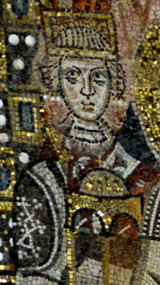 Молодой Юстиниан II, мозаика в базилике Сант-Аполлинаре-ин-Классе, Равенна[1].