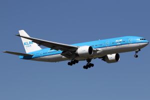 KLM Boeing 777-200ER PH-BQM (41511252265).jpg