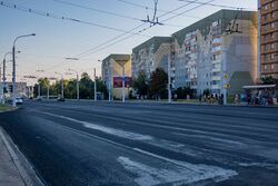 Начальный участок улицы возле станции метро «Автозаводская»