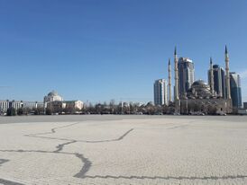 Вид на площадь, мечеть «Сердце Чечни» и Грозный-Сити