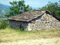 Традиционный каменный дом в Сербии