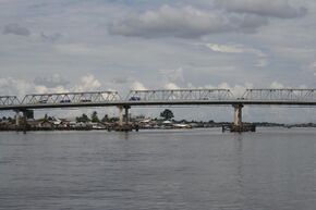 Kapuas bridge.jpg