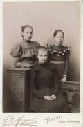 Карин фон Майдель, Мария фон Толль и Грете фон Розен, Ревель, 1896