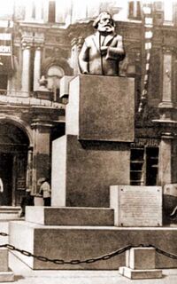 Памятник Карлу Марксу в 1920-х годах