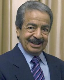 Khalifa ibn Salman Al Khalifa (cropped).jpg