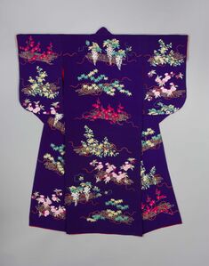 Женское косодэ с изображениями цветов на плотах. Конец XIX века, коллекция кимоно Халили.