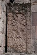 Знаменитый хачкар в Гошаванке, известный как «Асегнагорс» (Вырезанный иглой), 1291 год[2]