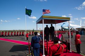 Kikwete and Obama at JNIA.jpg