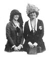 С дочерью (слева), фото 1919 года