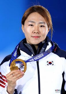 Korea Lee Sanghwa Gold Medal Ceremony 02.jpg