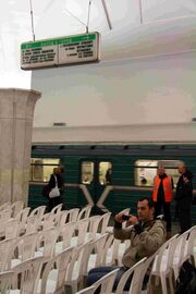 Платформа в режиме работы концертного зала (серия концертов "Музыка в метро"), состав 81-714.5М/717.5М в качестве прикрытия