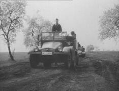 Немецкая моторизованная пехота на грузовиках. 1940