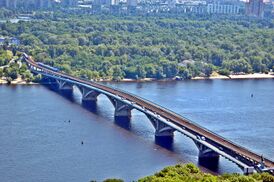 Вид на мост с правого берега Днепра