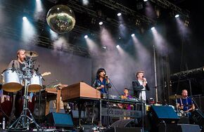 LCD Soundsystem на выступлении в 2016 году.