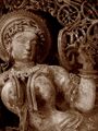 Скульптура женщины, смотрящей в зеркало, из Халебида, Индия, XII век