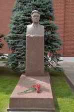 Leonid brezhnev grave kremlin wall necropolis july 2016.jpg