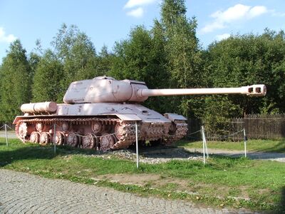 Этот же танк, перекрашенный в розовый цвет, Военно-исторический музей, Лешаны