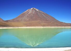 Ликанкабур, вид с озера Лагуна-Верде (Боливия)