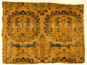 Лейтмотив льва на согдийском полихромном шёлке, VIII век