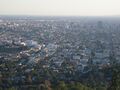 Вид на Лос-Анджелес с юга обсерватории и с Маленькой Арменией в центре фото.