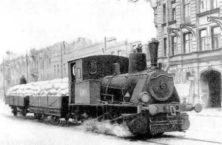 Локомотив-трамвай с мукой от Ржевки на хлебозавод, 1942 год