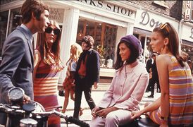 Londons Carnaby Street, 1966.jpg