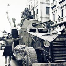 White-Laffly AMD 80 на параде в честь освобождения Туниса, 20 мая 1943