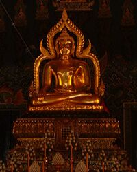 Luang Pho Phet.jpg