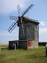 Действующая ветряная мельница на территории музея