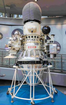 Модель межпланетной станции в Музее истории космонавтики имени К. Э. Циолковского