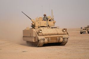 M2A3 Брэдли 1-й кавалерийской дивизии США с комплектом навесной динамической защиты, Ирак, 2011 год