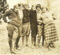 Молодые девушки в шароварах-пумпах, Миннесота, 1924