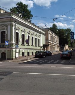 Начало Малого Харитоньевского. Вид от Мясницкой.