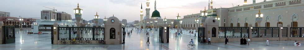 Мечеть Пророка — место захоронения пророка Мухаммеда и вторая святыня ислама (Медина, Саудовская Аравия, 2004 год)