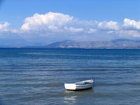 Вид на побережье Албании и Греции с острова Корфу летом 2006 года.