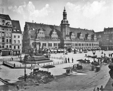 Старая ратуша до её перестройки в 1909 г. (Фото ок. 1890 г.)