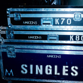 Обложка альбома Maroon 5 «Singles» (2015)