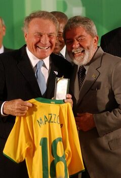Алтафини (слева) с президентом Бразилии Лулой