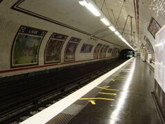 Une rame MF 77 quitte la demi-station nord, en août 2008.