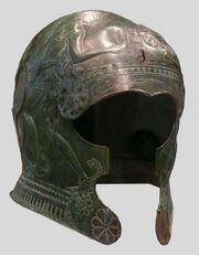 Шлем VII в. до н. э. с Крита из Метрополитен-музея.