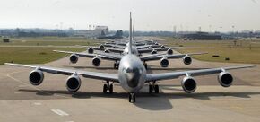 Самолеты KC-135R Stratotankers на авиабазе