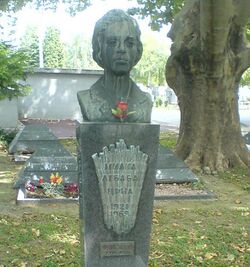 Памятник Милке Агбабе в Белграде на Аллее Народных героев, Новое кладбище